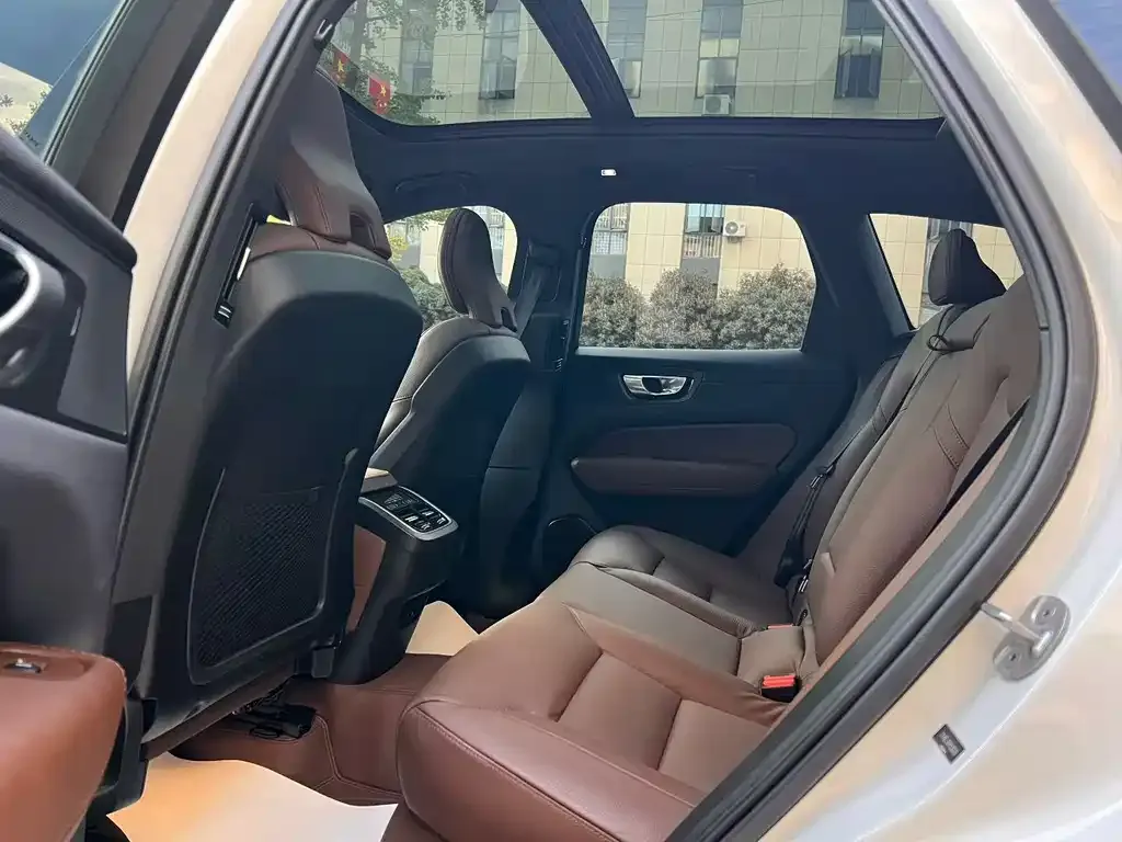 Volvo XC60 2023 из CN, фото 6