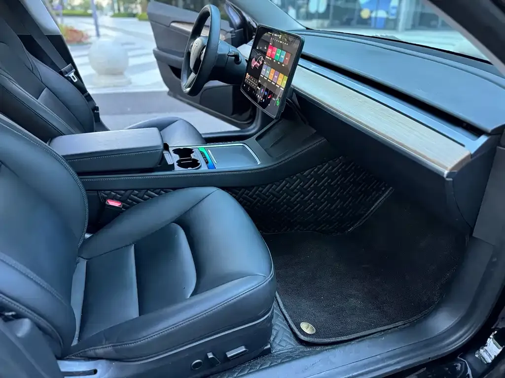 Tesla Model 3 — фото 4