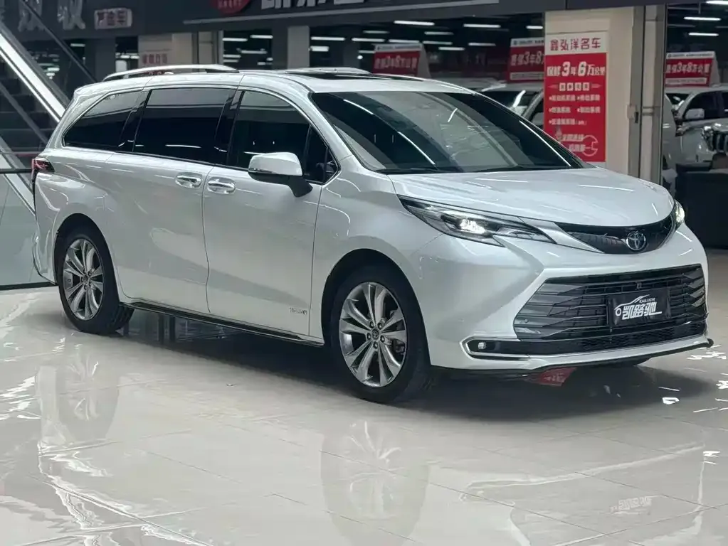 Toyota Sienna 2023 из CN, фото 3