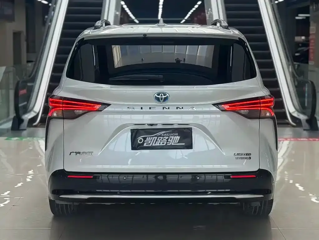 Toyota Sienna 2023 из CN, фото 7