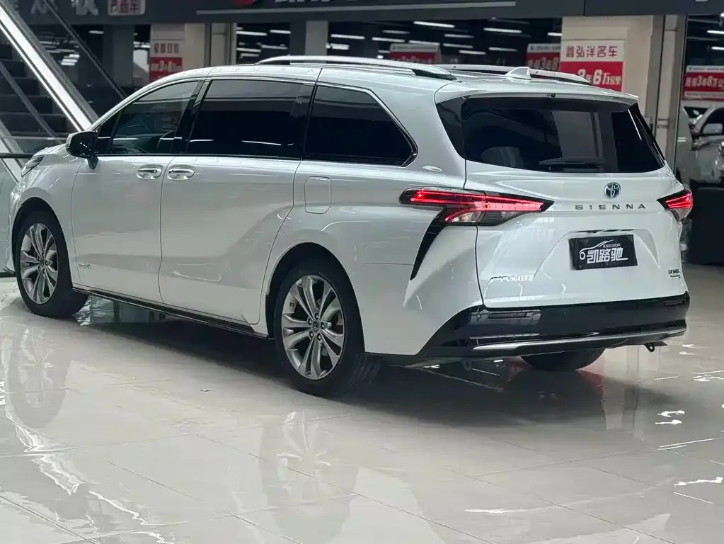 Toyota Sienna 2023 из CN, фото 8