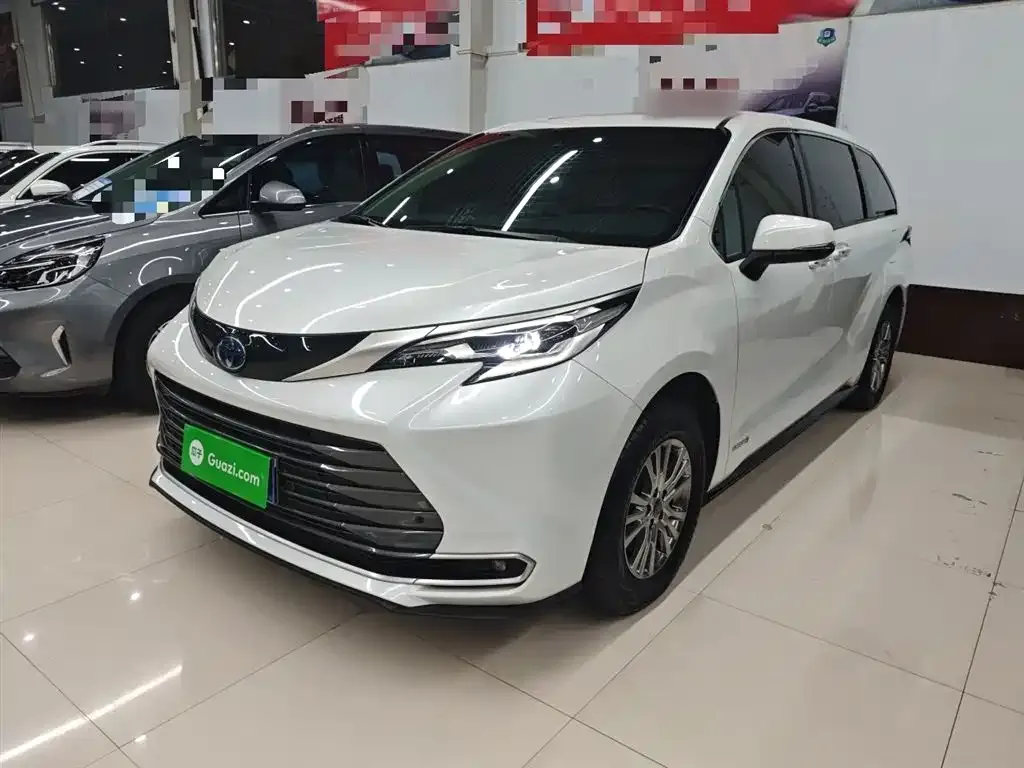 Toyota Sienna — фото 2