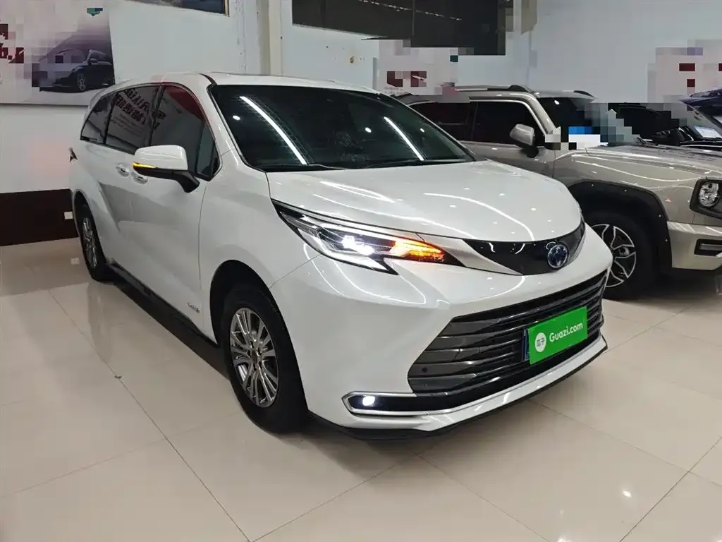 Toyota Sienna — фото 4