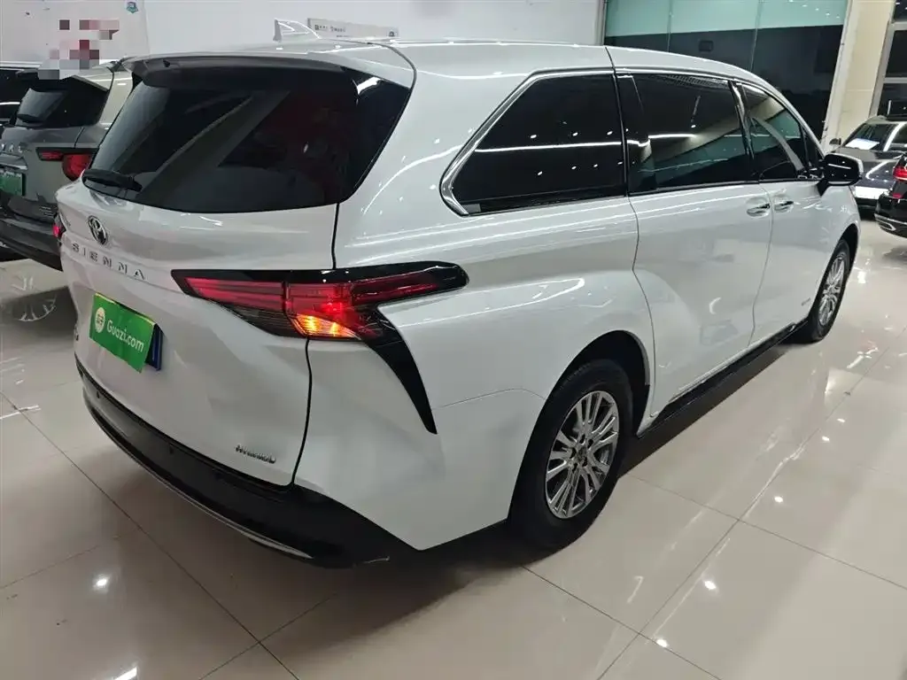 Toyota Sienna — фото 7