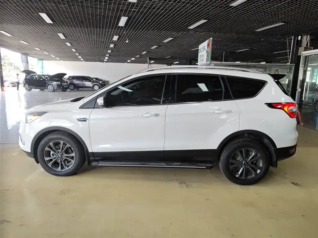 Ford Kuga — фото 5
