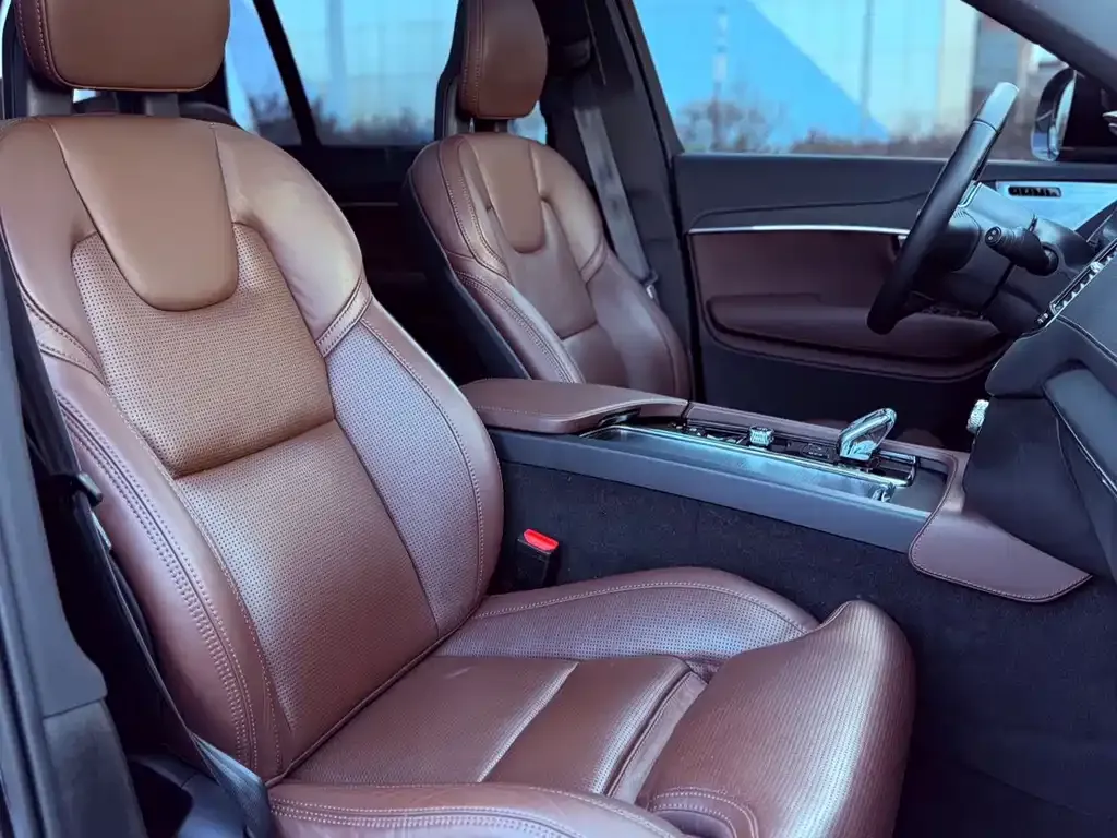 Volvo XC90 — фото 10
