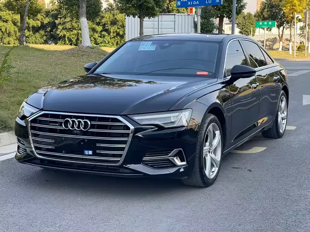Audi A6L — фото 1