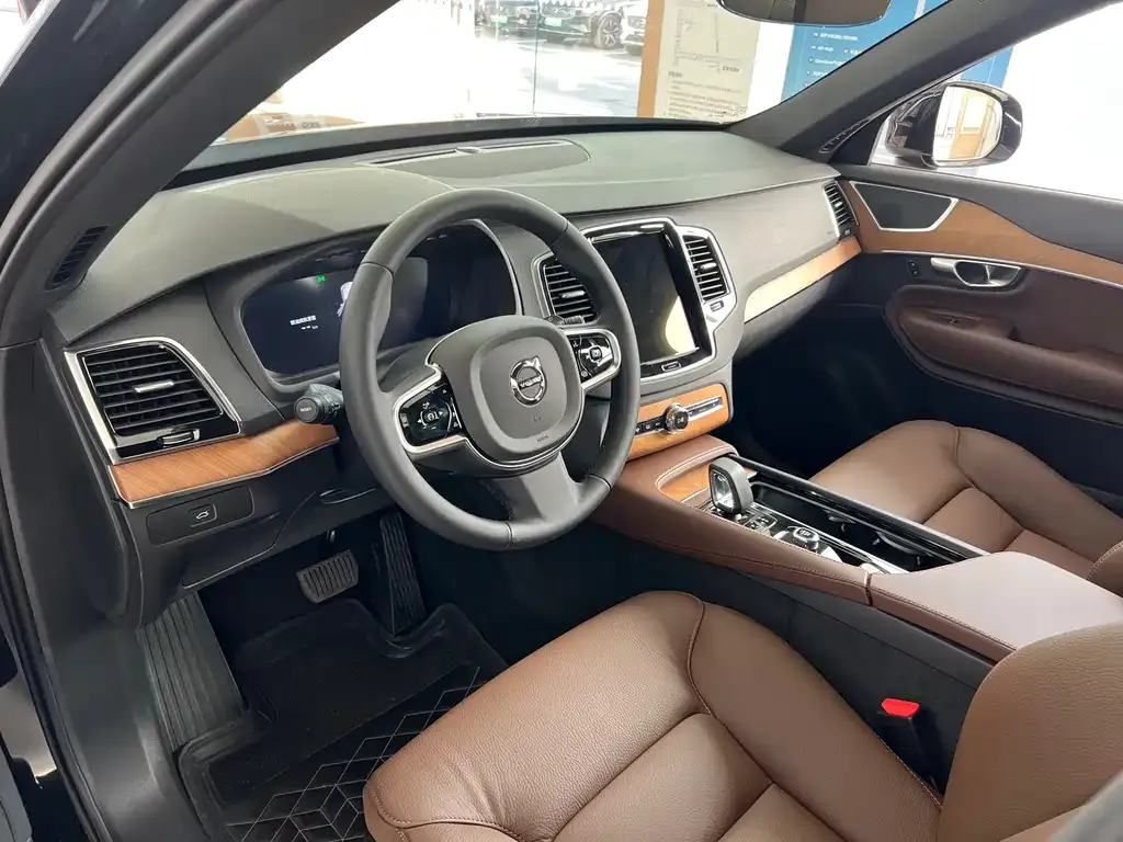 Volvo XC90 2025 из CN, фото 4