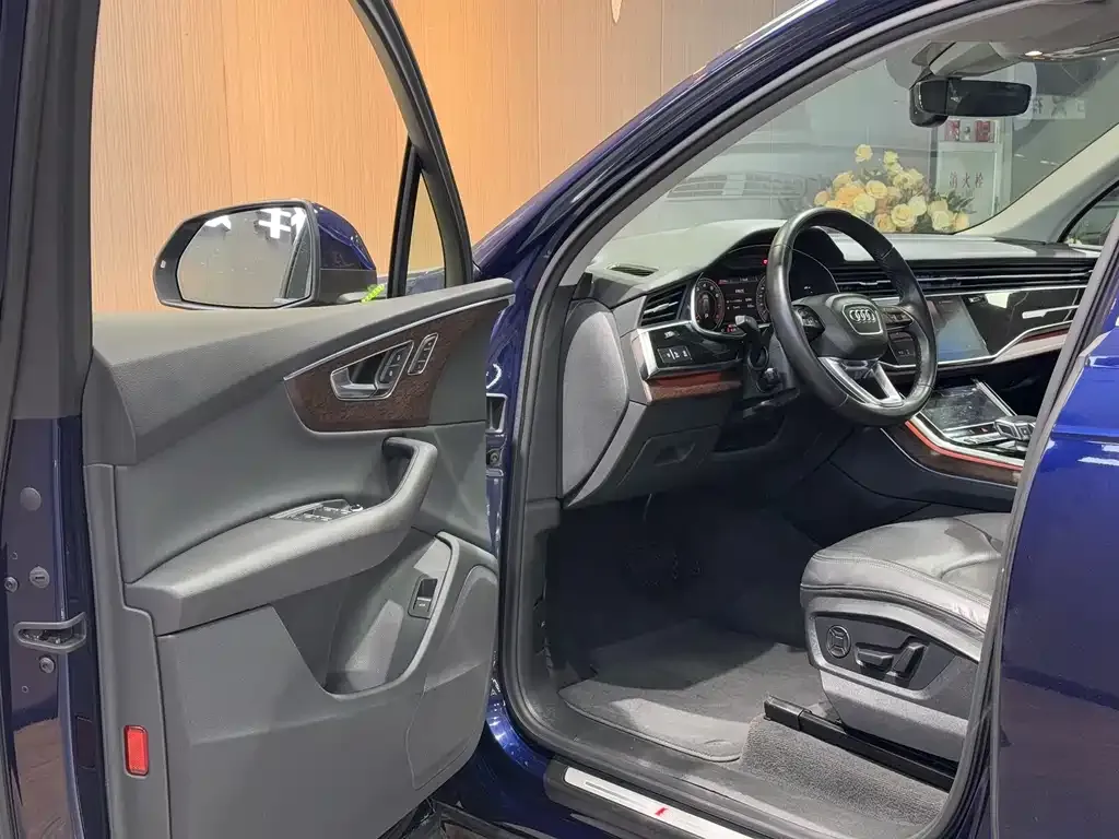 Audi Q7 2021 из CN, фото 4