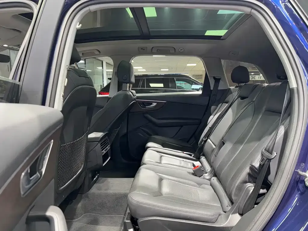Audi Q7 2021 из CN, фото 7