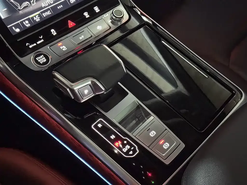 Audi Q7 2021 из CN, фото 9