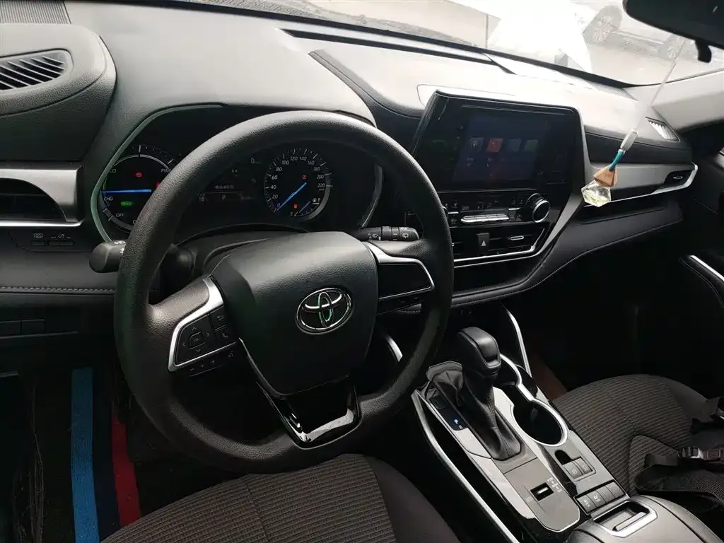 Toyota Highlander — фото 10