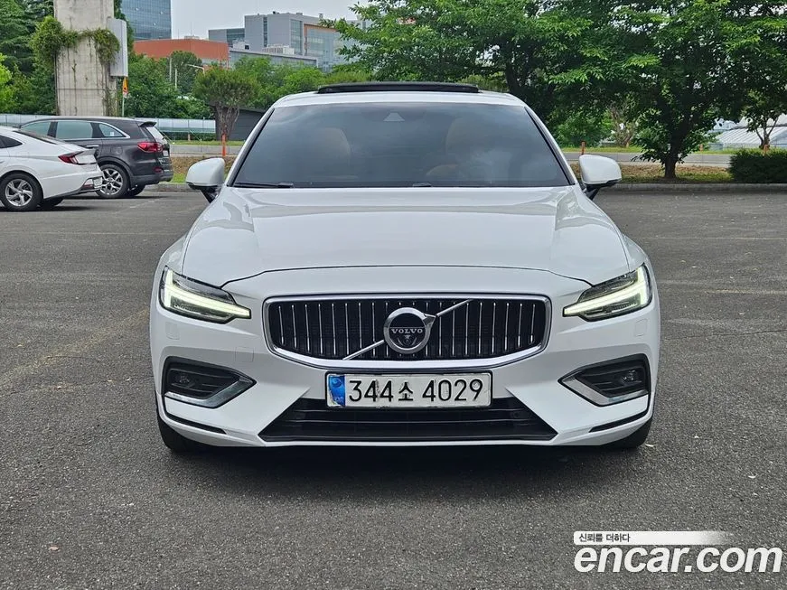 Volvo S60 — фото 1