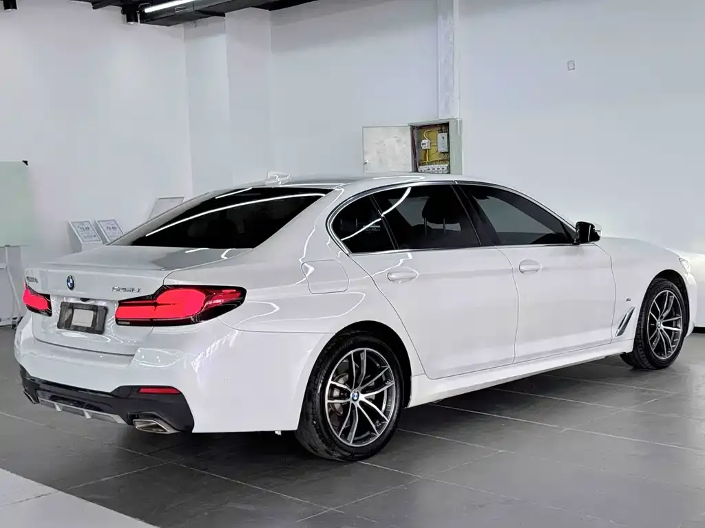 BMW 5 Series — фото 5