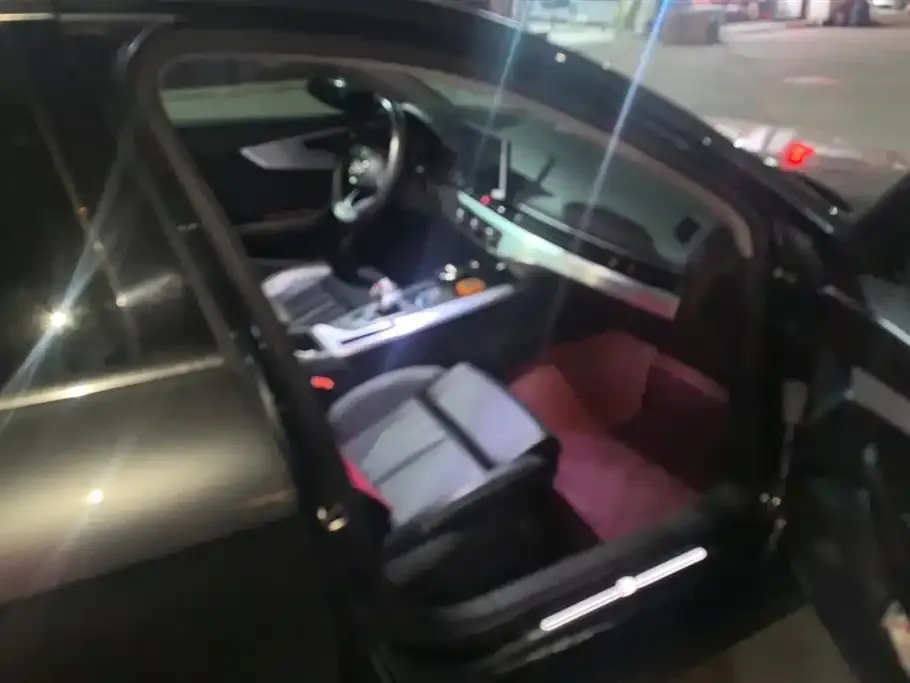 Audi A4L 2022 из CN, фото 8
