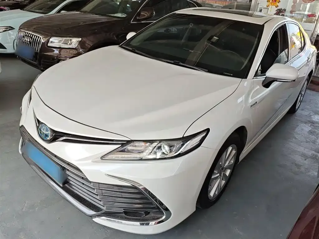 Toyota Camry — фото 2