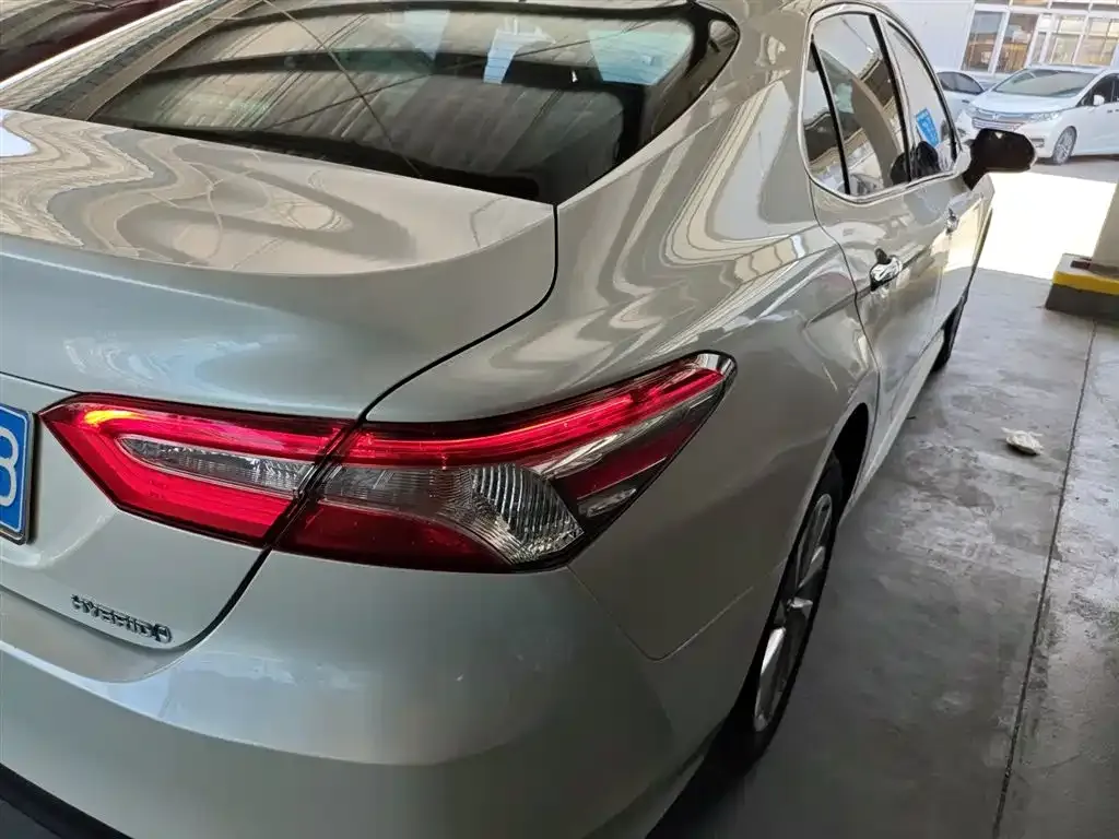 Toyota Camry — фото 8
