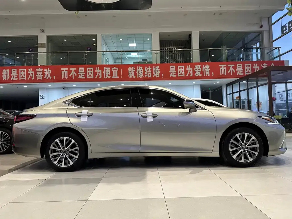 Lexus ES 2024 из CN, фото 4