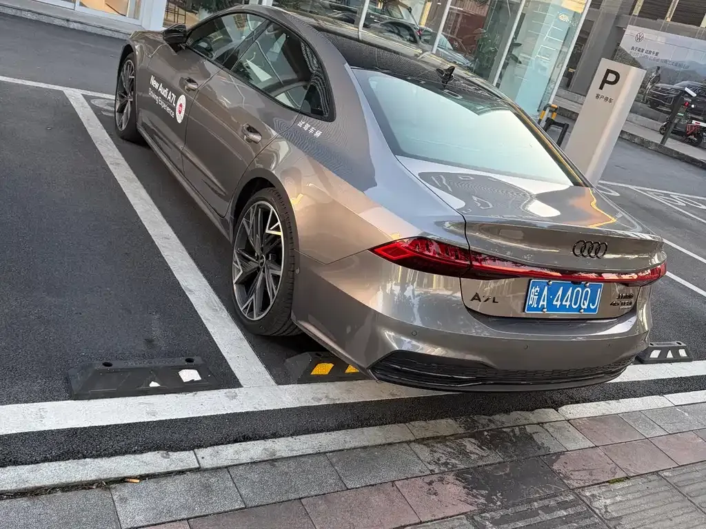 Audi A7L 2024 из CN, фото 4