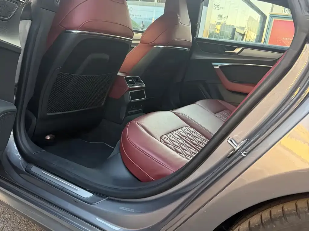 Audi A7L 2024 из CN, фото 6