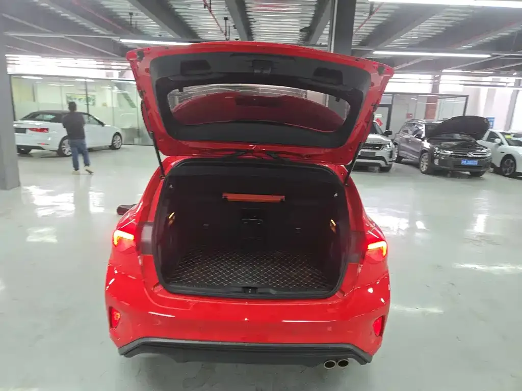 Ford Focus 2021 из CN, фото 9