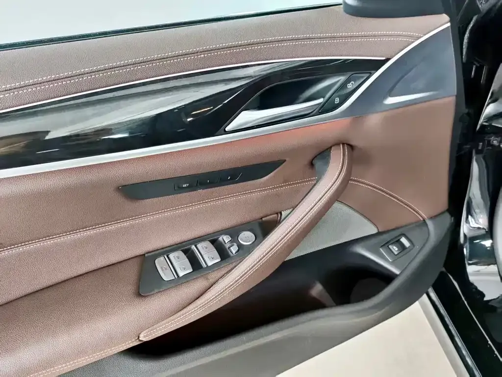 BMW 5 Series — фото 10