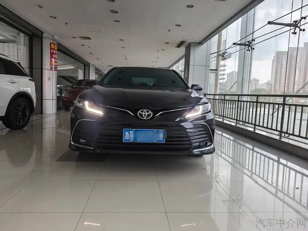 Toyota Camry 2022 из CN, фото 2