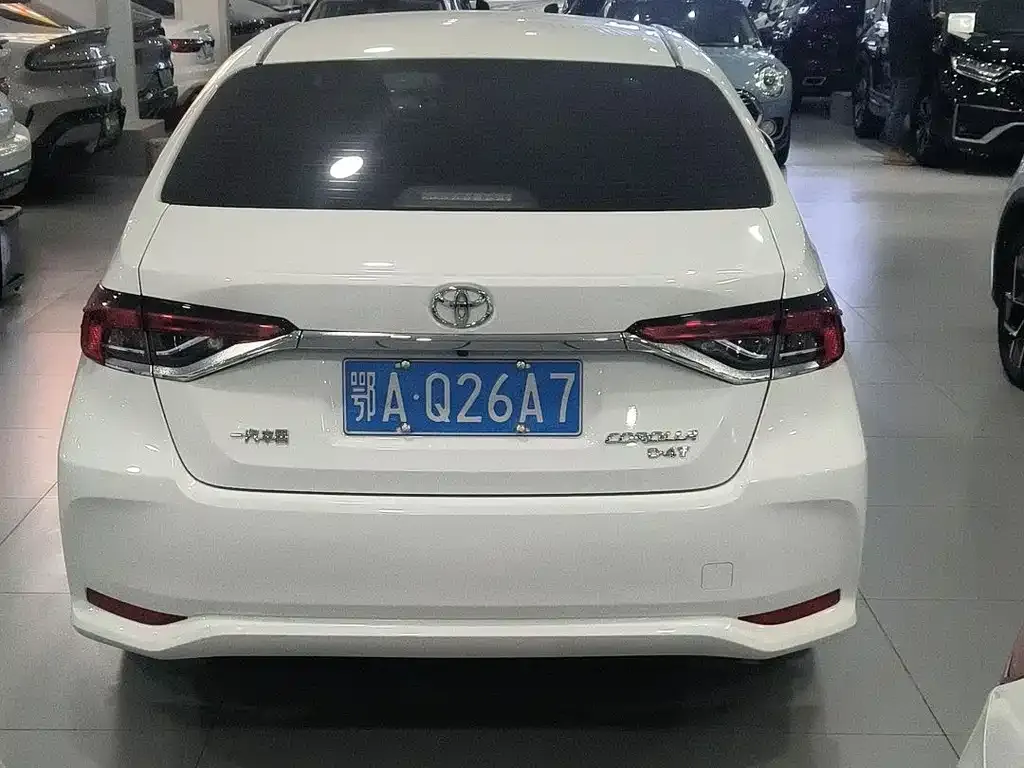 Toyota Corolla — фото 10