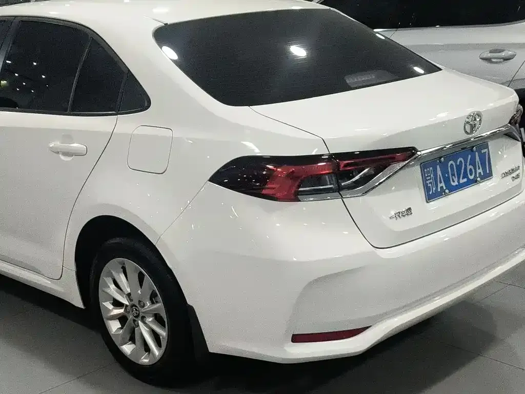 Toyota Corolla — фото 9
