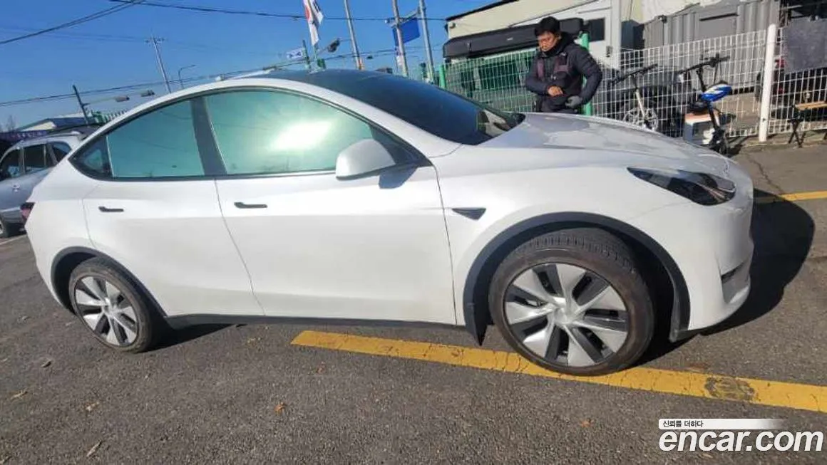 Tesla Model Y 2024 из KR, фото 2