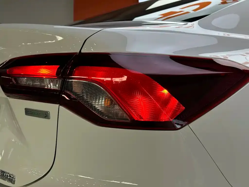 Ford Focus 2023 из CN, фото 10
