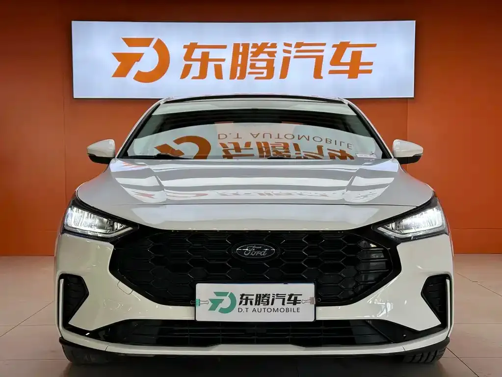 Ford Focus 2023 из CN, фото 2