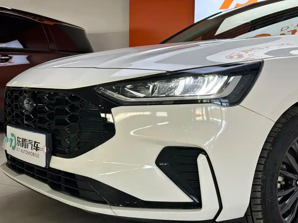 Ford Focus 2023 из CN, фото 4
