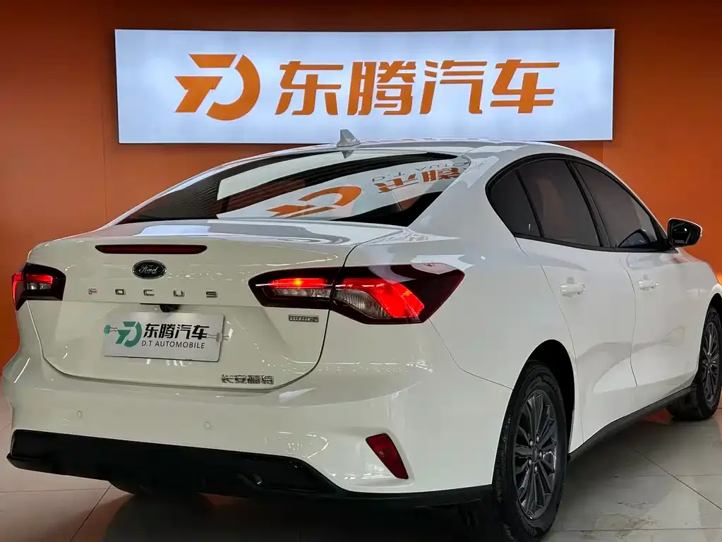 Ford Focus 2023 из CN, фото 6