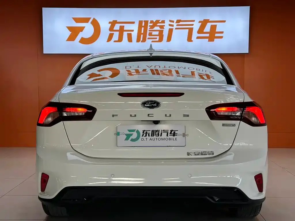 Ford Focus 2023 из CN, фото 7