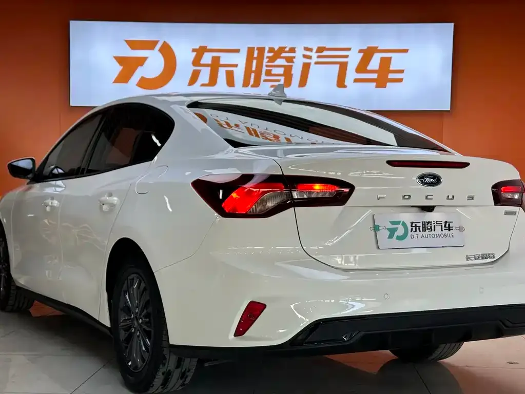 Ford Focus 2023 из CN, фото 8