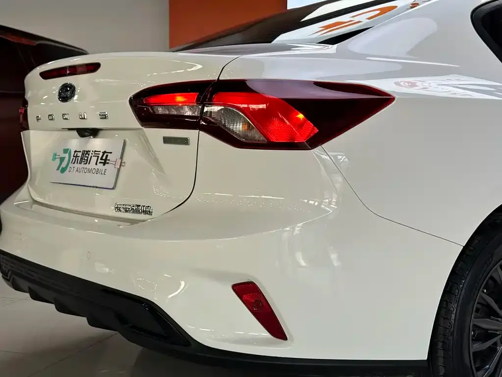 Ford Focus 2023 из CN, фото 9