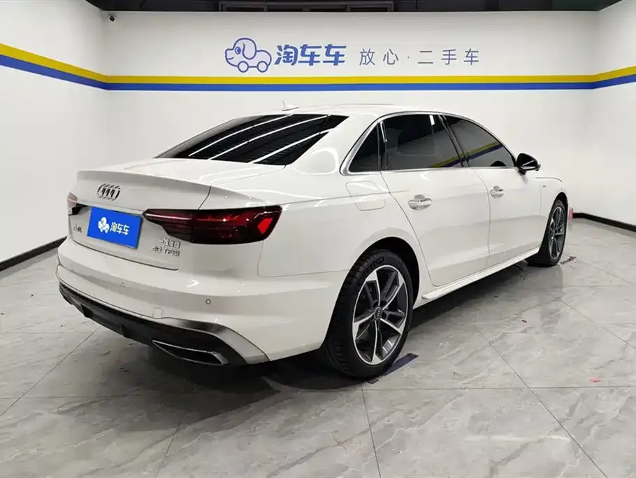 Audi A4L 2023 из CN, фото 3
