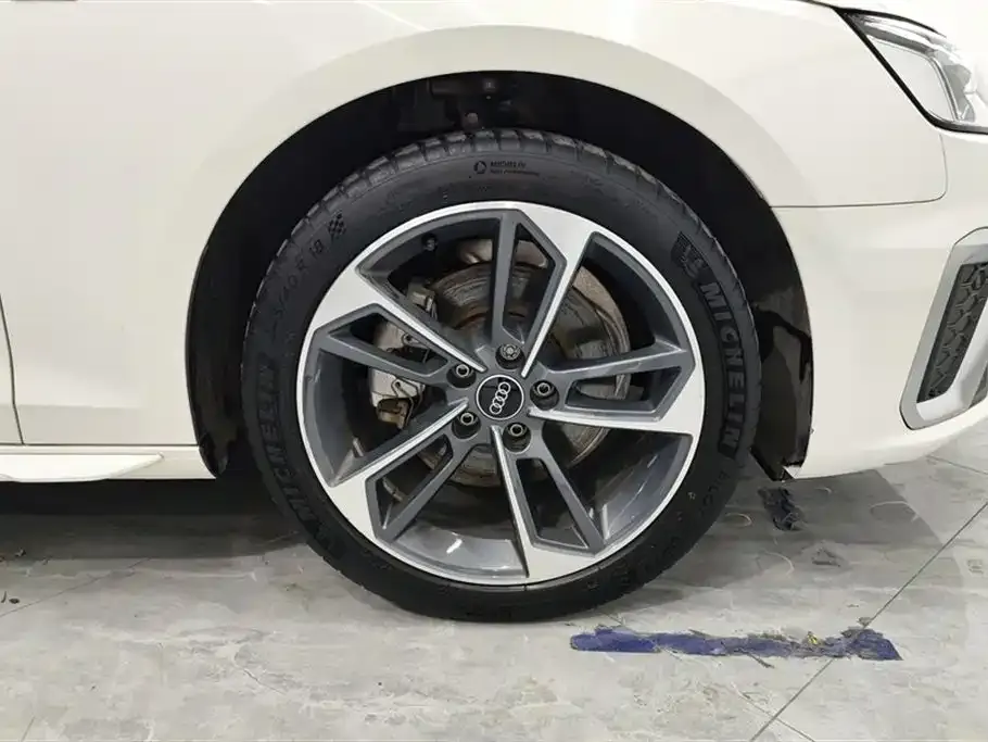 Audi A4L 2023 из CN, фото 6
