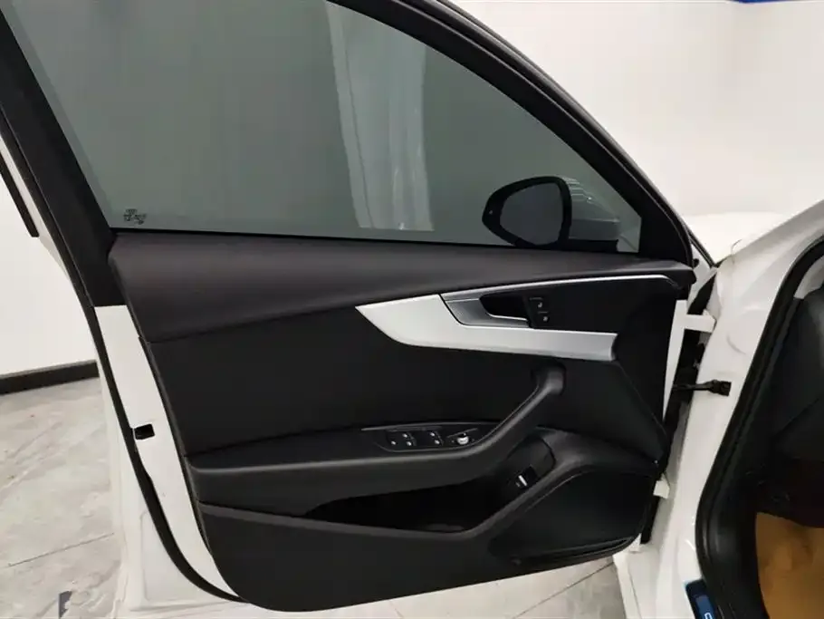 Audi A4L 2023 из CN, фото 7