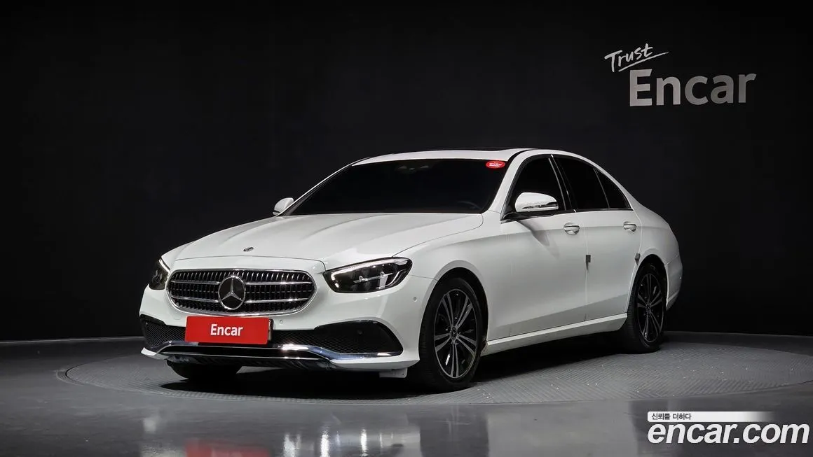 Mercedes-Benz E-Class — фото 1