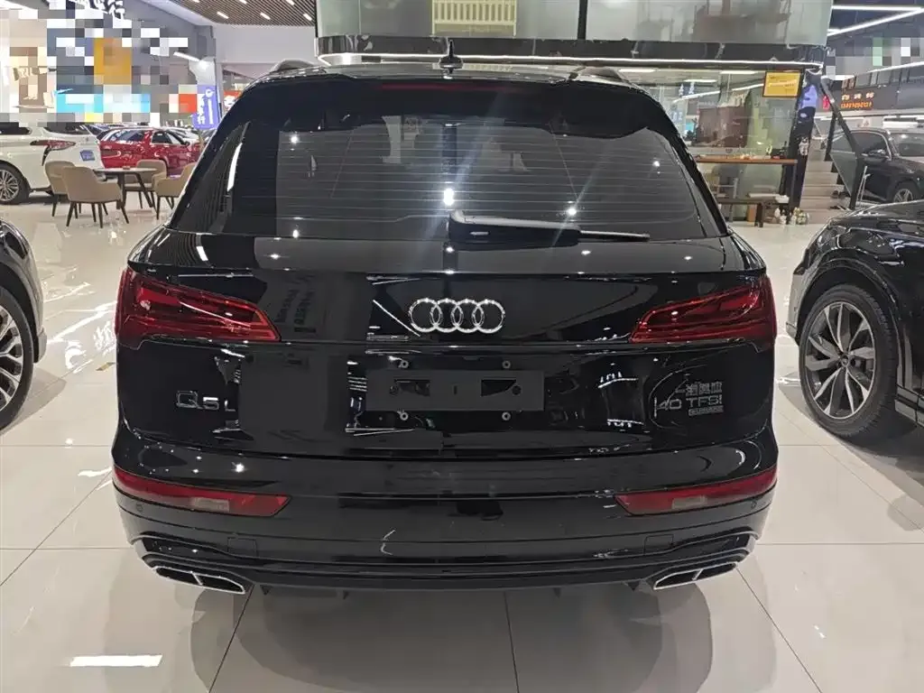 Audi Q5L — фото 6