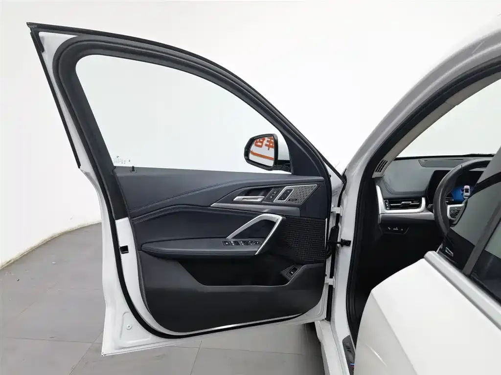 BMW iX1 2023 из CN, фото 8