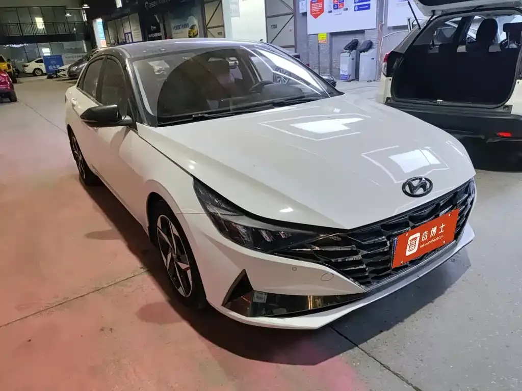 Hyundai Elantra — фото 3