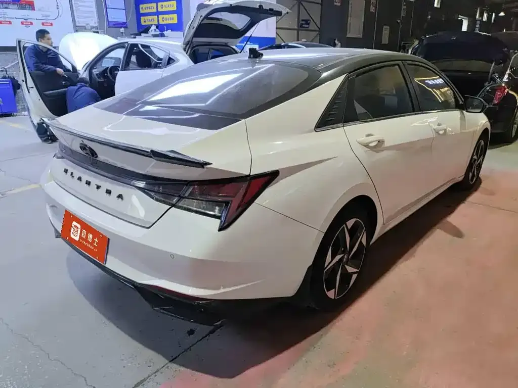 Hyundai Elantra — фото 4