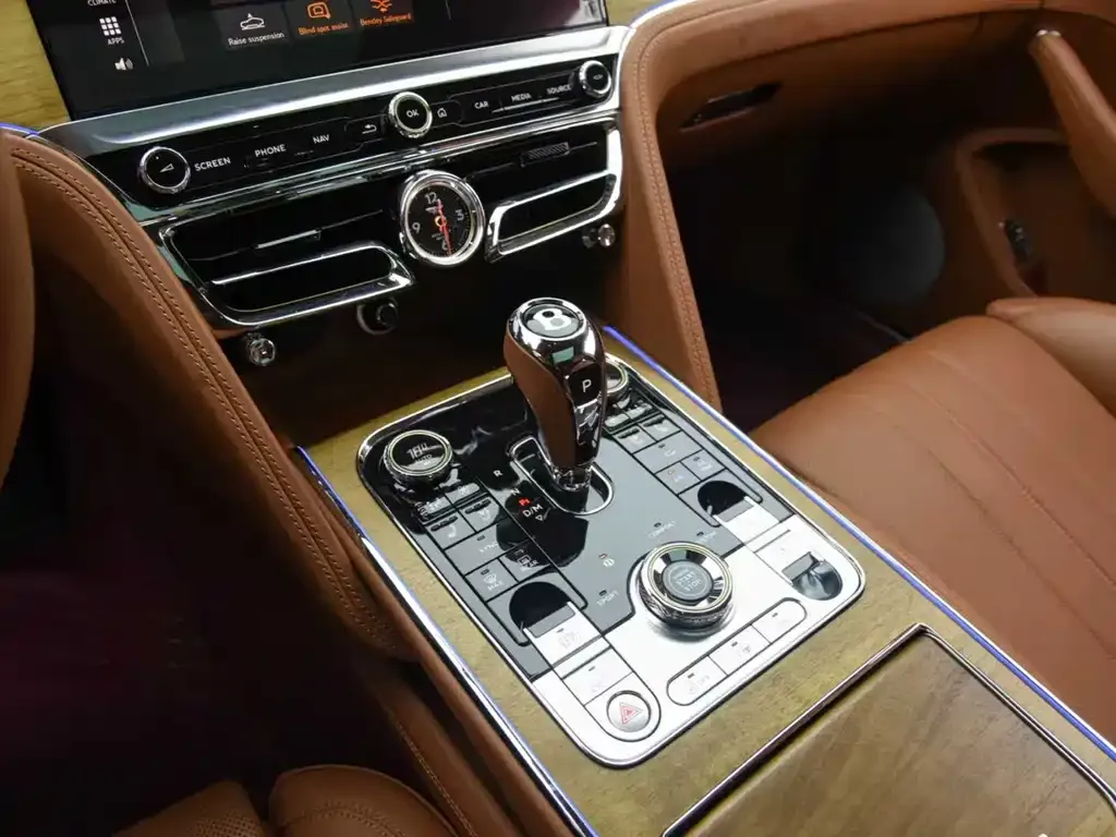 Bentley Flying Spur — фото 10