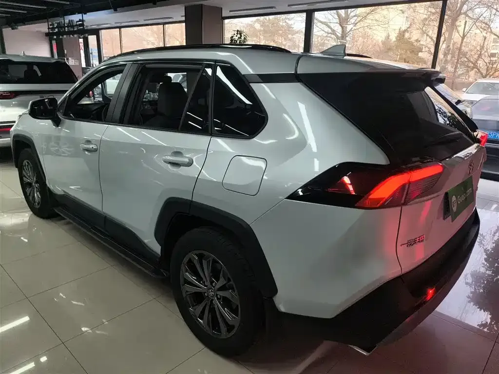 Toyota RAV4 2024 из CN, фото 5