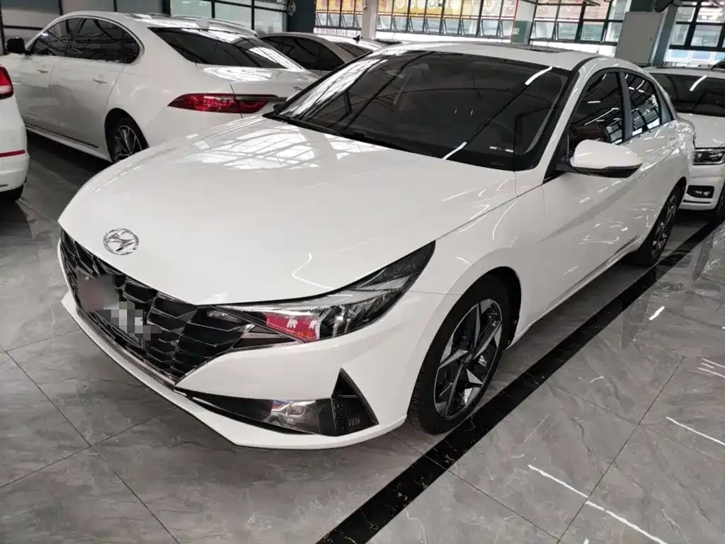 Hyundai Elantra — фото 2
