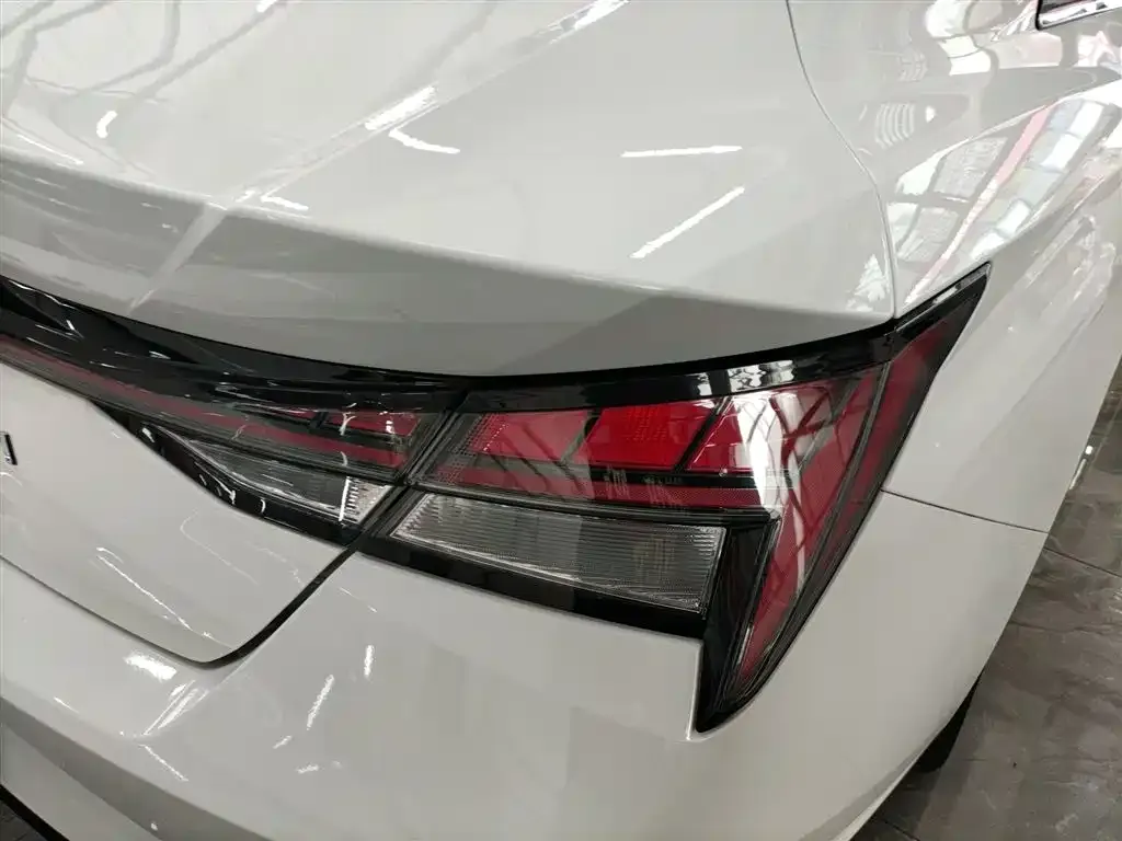 Hyundai Elantra — фото 8