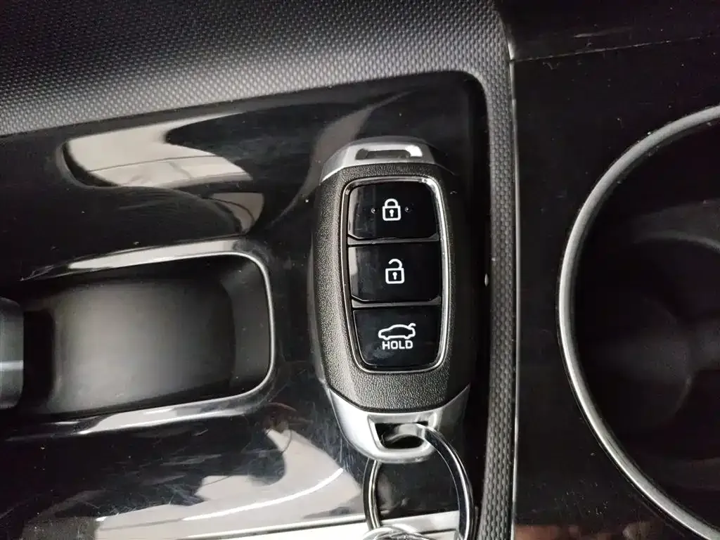 Hyundai Elantra — фото 9